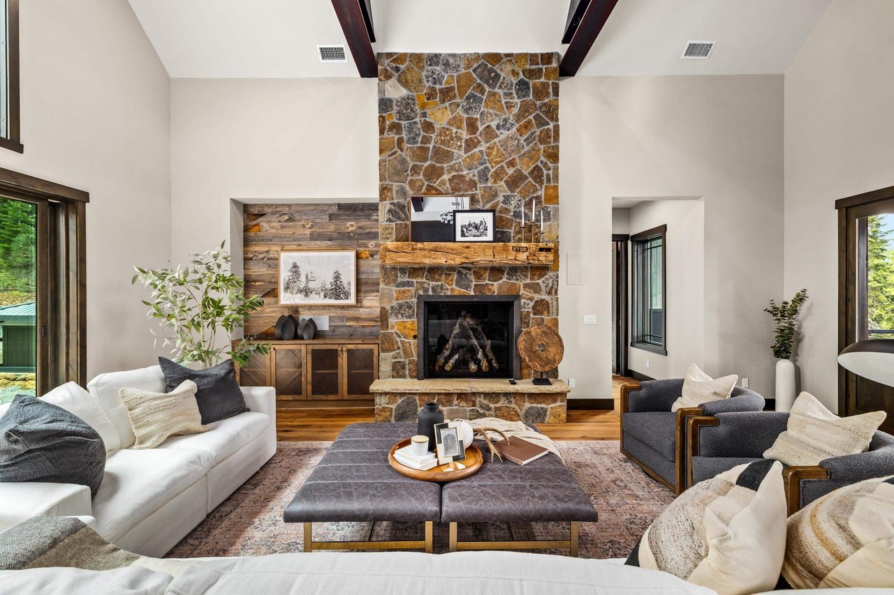 Mountain-modern living room